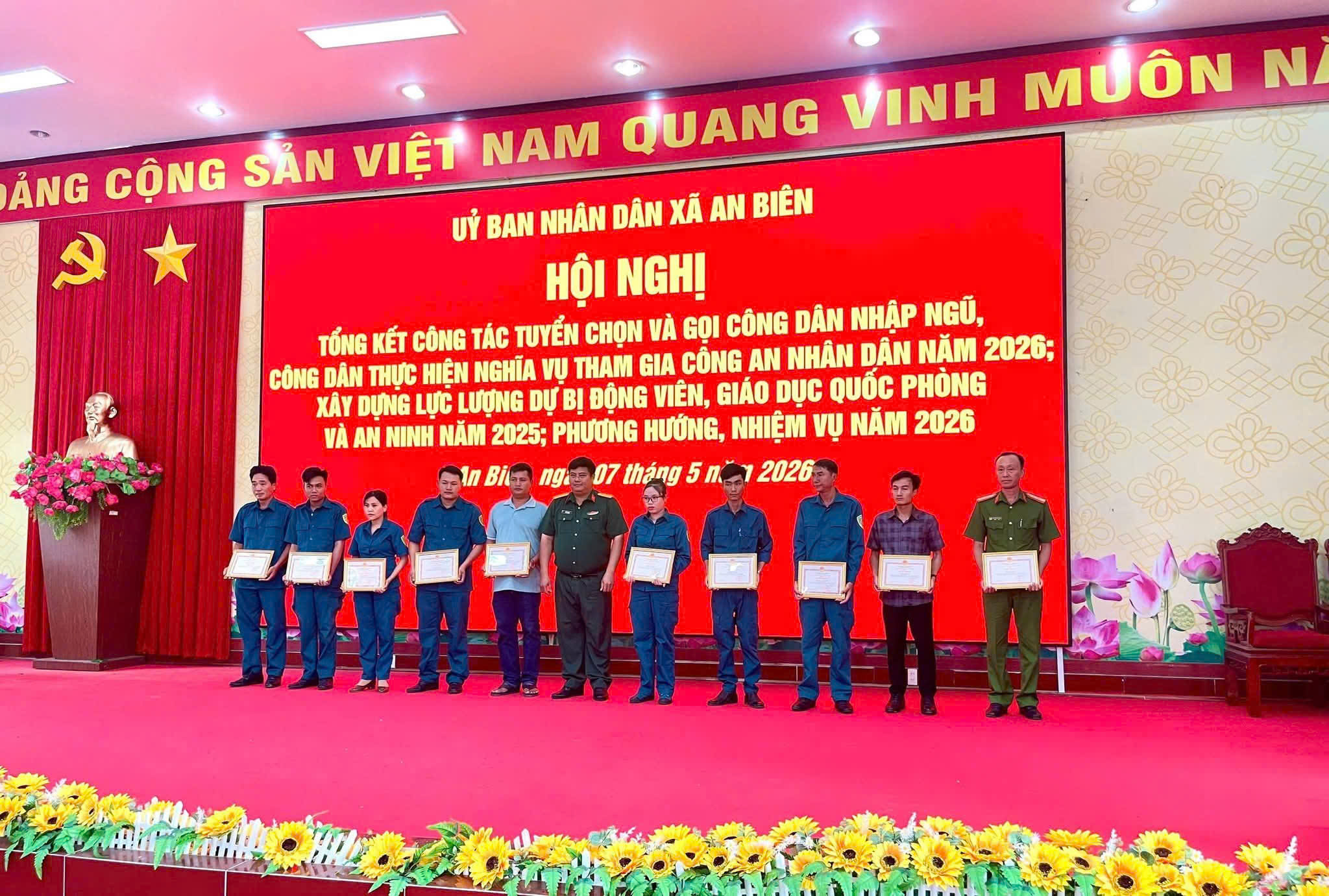 Khen thưởng cá nhân, tập thể xuất sắc