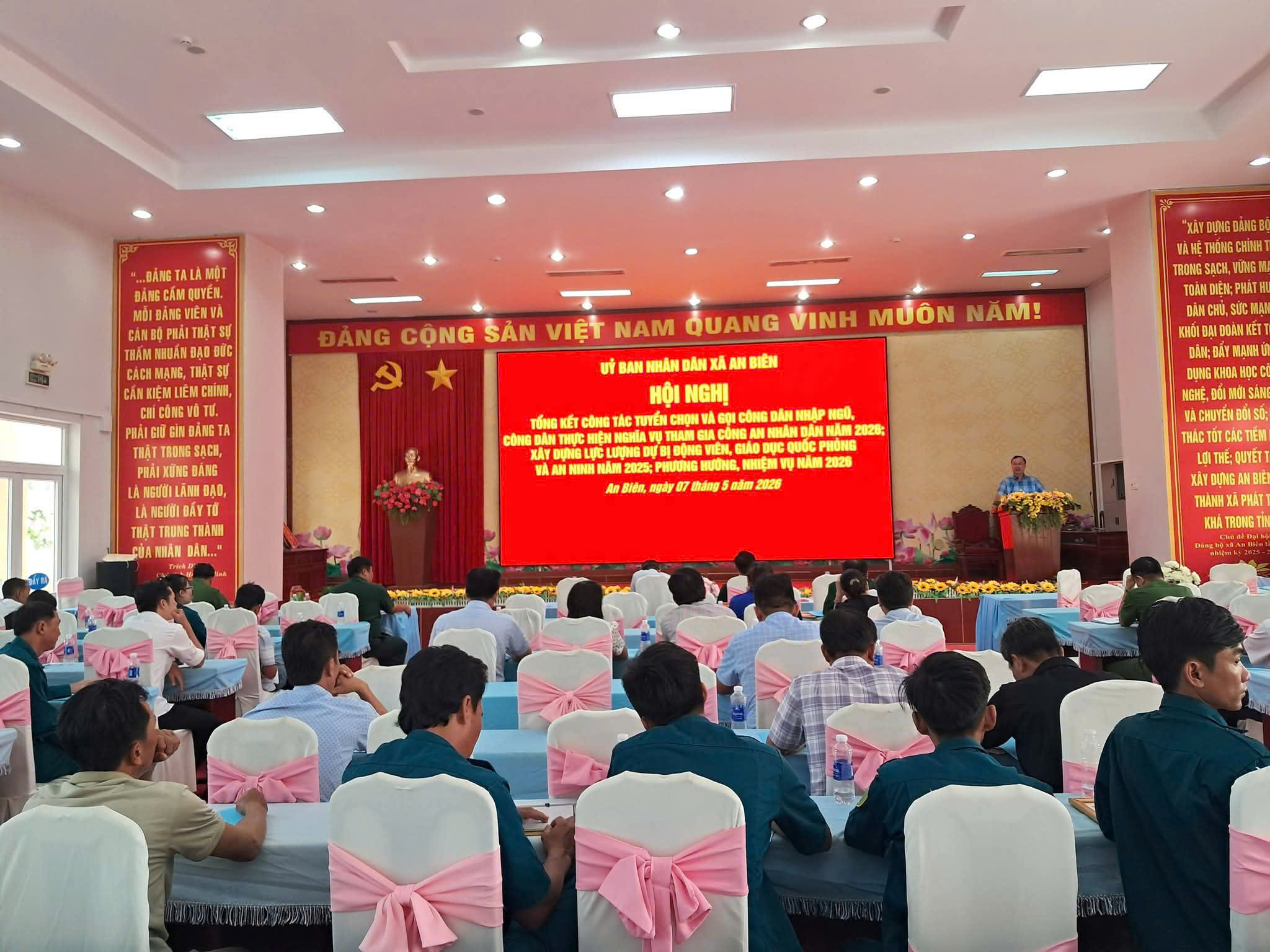 Quang cảnh hội nghị